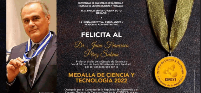 Reconocimientos a estudiantes, docentes y profesionales de la Escuela de Química